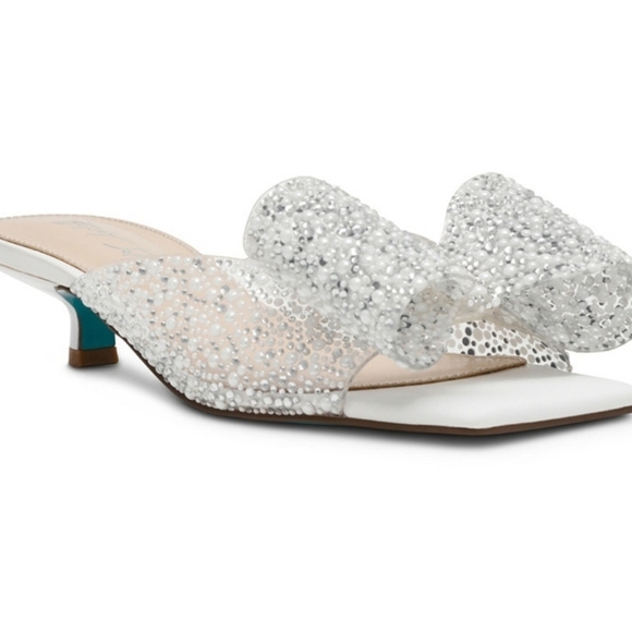🔹️Betsey Johnson🔹️ Babe Lucite Faux Pearl Bow Kitten Heels - Picture 3 of 9